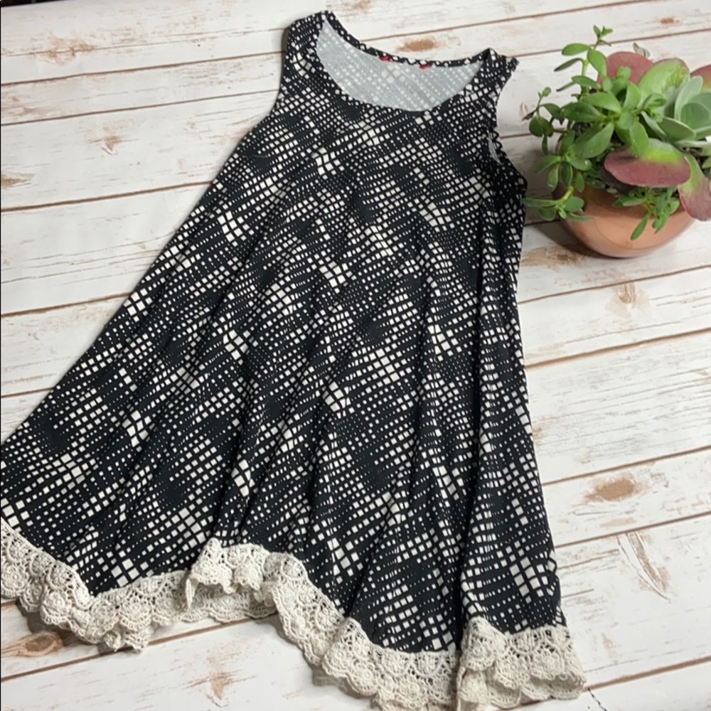 Gently Worn Long Lace Bottom Tank Top